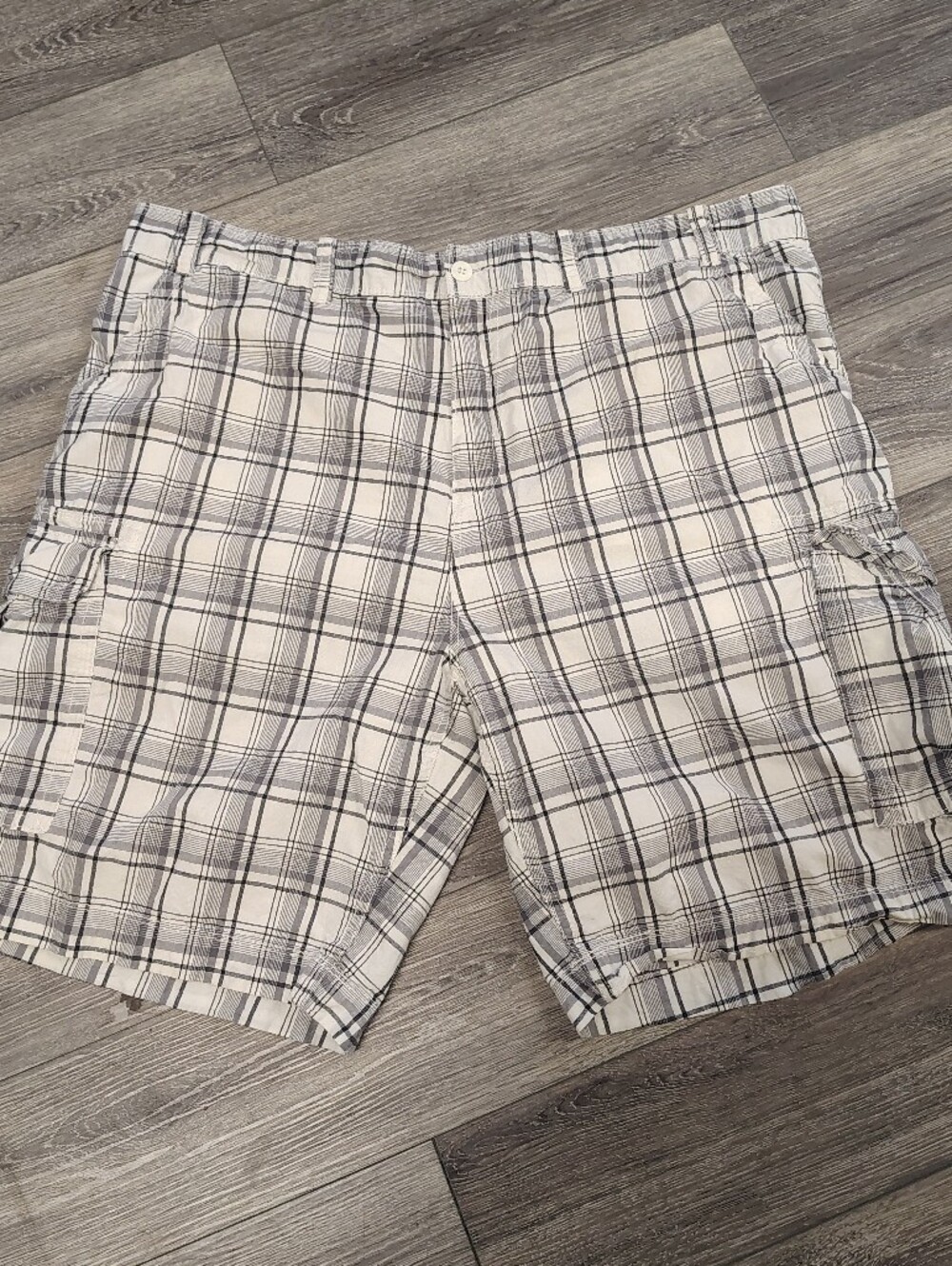 The Foundry Supply Co. Men's White & Gray Plaid Cargo Shorts Size 46